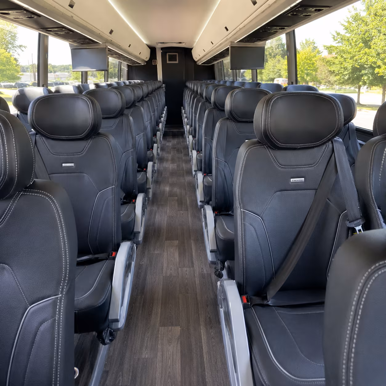 charter buses to the saenger theatre and vinyl music hall on palafox street
