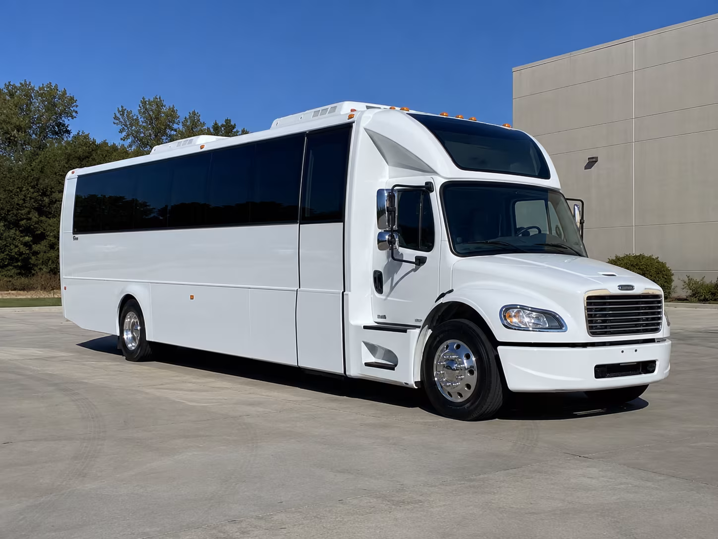 pensacola 28 passenger party bus